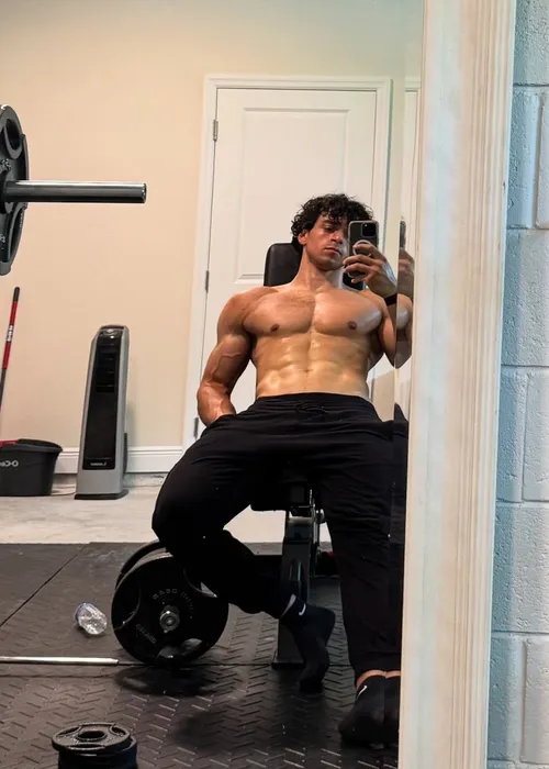 
					Filho de Xanddy e Carla Perez surge musculoso e Ivete Sangalo reage
				
				