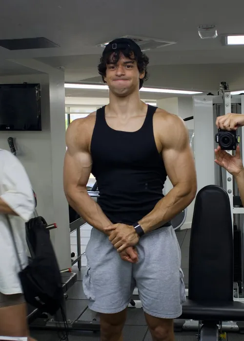 
					Filho de Xanddy e Carla Perez surge musculoso e Ivete Sangalo reage
				
				