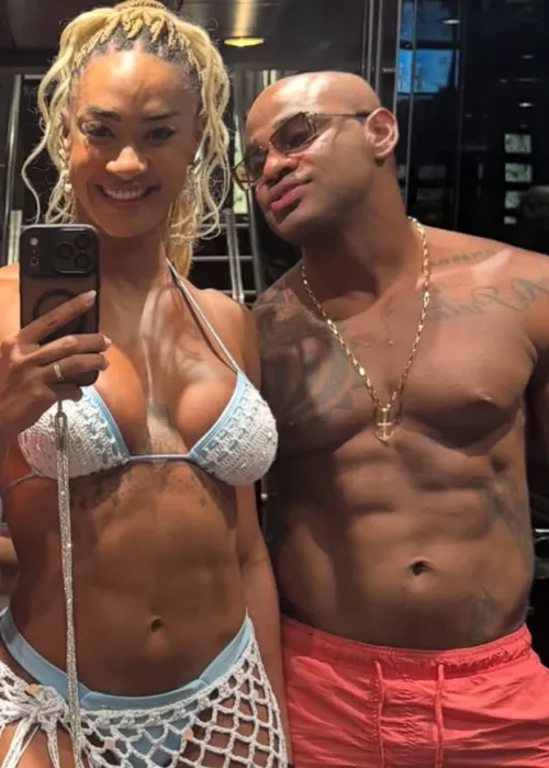 
					Flagra de Aline Patriarca e Cézar Black divide a web: 'Fim dos tempos'
				
				