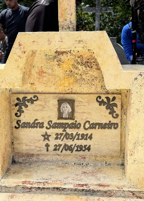 
					Flávia Alessandra 'provoca' Odete, de Vale Tudo, após cena em caixão
				
				