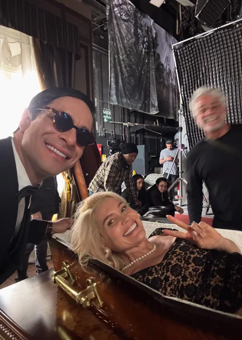 
					Flávia Alessandra 'provoca' Odete, de Vale Tudo, após cena em caixão
				
				