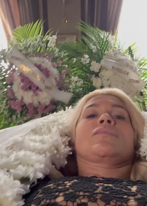 
					Flávia Alessandra 'provoca' Odete, de Vale Tudo, após cena em caixão
				
				