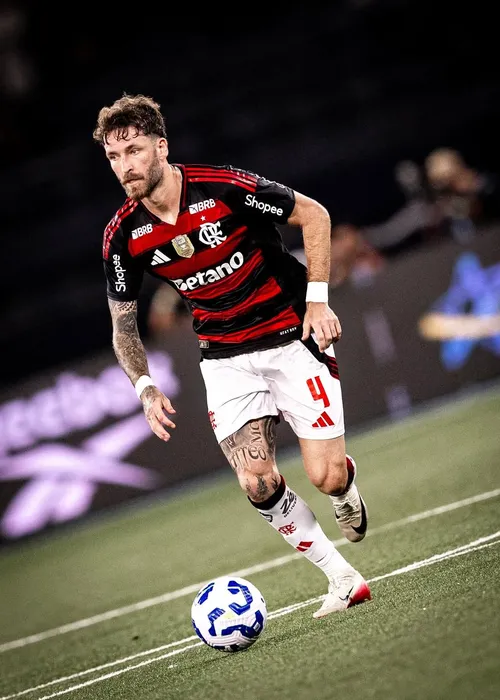 
					Flávia Saraiva quebra silêncio de romance com jogador do Flamengo
				
				