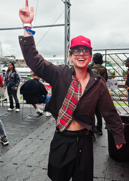 
					GP do Brasil de Fórmula 1: veja looks de famosos como Bruna Marquezine
				
				