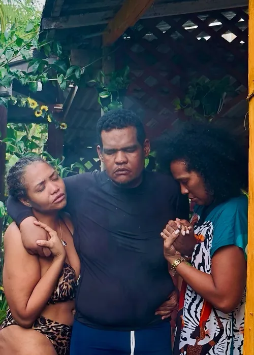 
				
					Gaby Amarantos anuncia a morte do irmão e emociona: 'Anos de luta'
				
				
