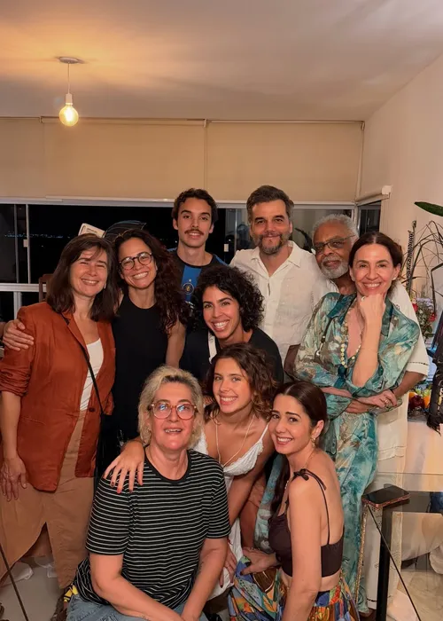 
					Gilberto Gil e Wagner Moura surgem juntos em foto rara em Salvador
				
				