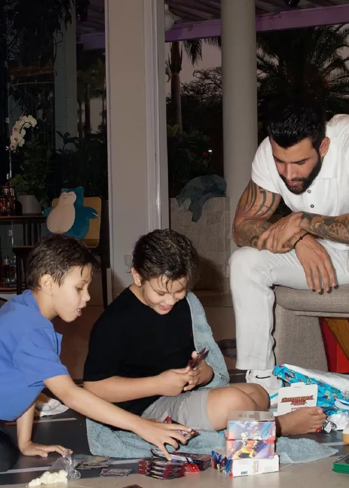
				
					Gusttavo Lima abre álbum de fotos do aniversário do filho
				
				