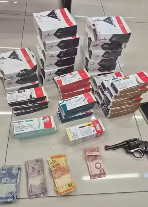 
					Homem rouba canetas emagrecedoras, troca tiros e faz reféns na Bahia
				
				