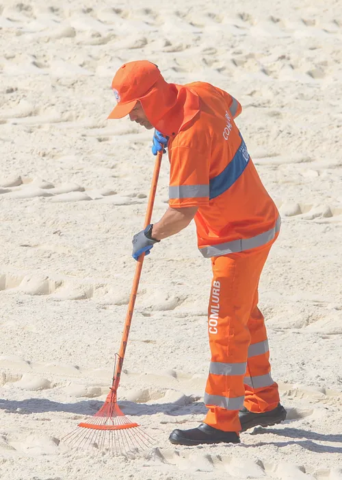 
					Ídolo do Flamengo, Diego Ribas surge como gari e deixa fãs confusos
				
				