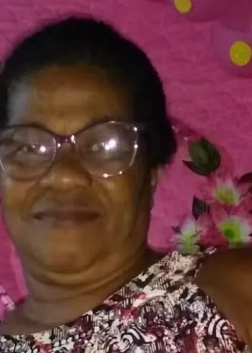 
				
					Idosa de 60 anos é morta com golpes de enxada enquanto dormia na Bahia
				
				