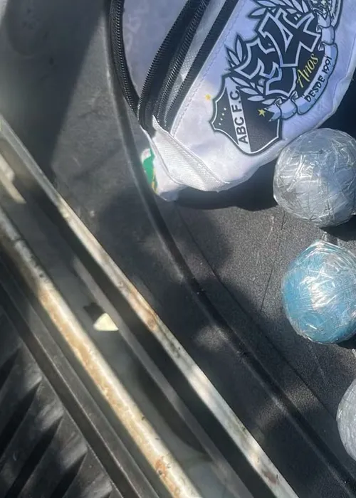 
					Integrantes da torcida organizada do Bahia são levados à delegacia
				
				