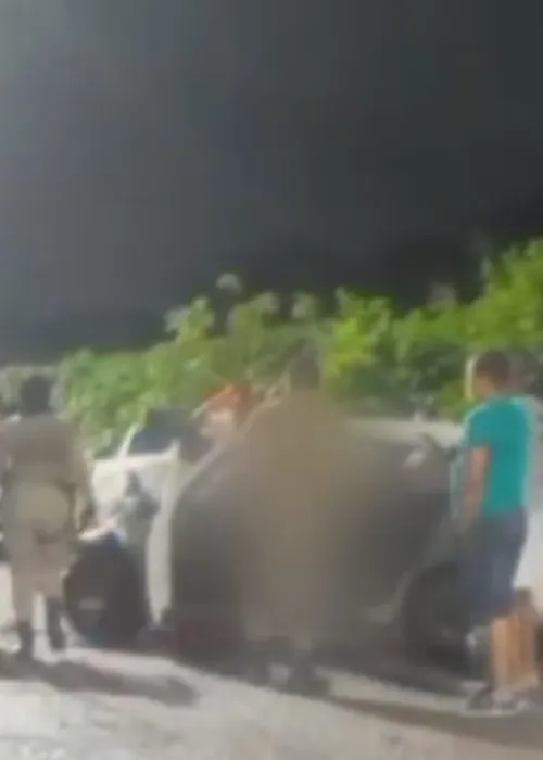 
				
					Investigador da Polícia morre após bater carro em ônibus em Salvador
				
				