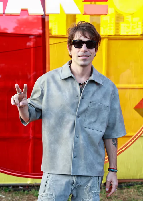 
					Ivete Sangalo estreia turnê em SP com time de famosos; FOTOS
				
				