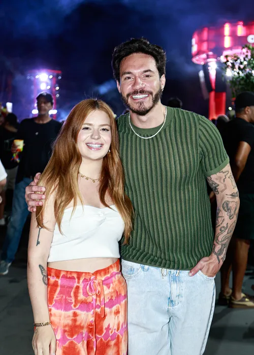 
					Ivete Sangalo estreia turnê em SP com time de famosos; FOTOS
				
				