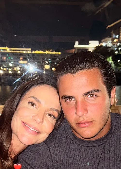 
					Ivete Sangalo surge em foto rara ao lado do filho após separação
				
				