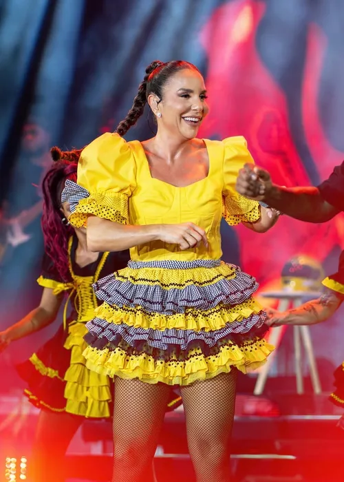 
				
					Ivete revela conversa sobre sexualidade com filhos: 'Direito de amar'
				
				
