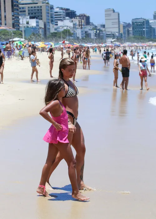
					Jesus Luz é flagrado em clima íntimo em praia no Rio e assume romance
				
				