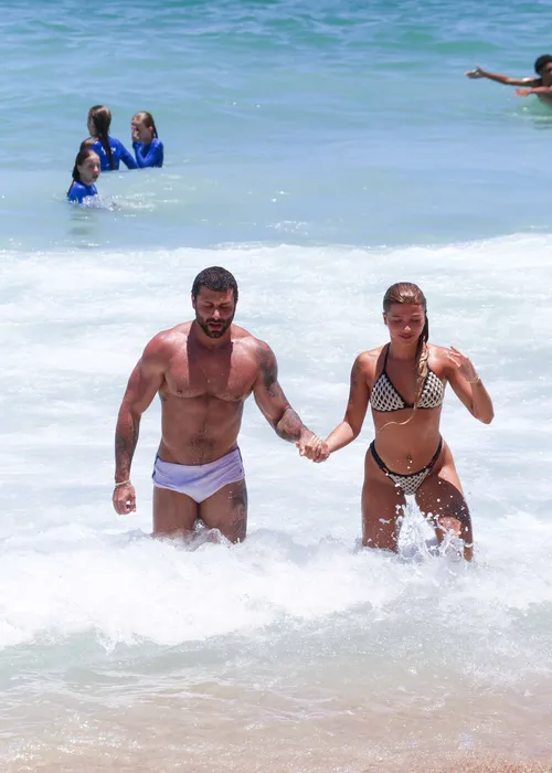 
					Jesus Luz é flagrado em clima íntimo em praia no Rio e assume romance
				
				