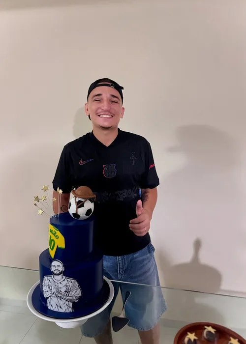 
					João Gomes abre álbum de fotos em aniversário: 'Jovem mais idoso'
				
				