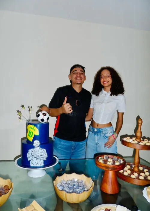 
					João Gomes abre álbum de fotos em aniversário: 'Jovem mais idoso'
				
				