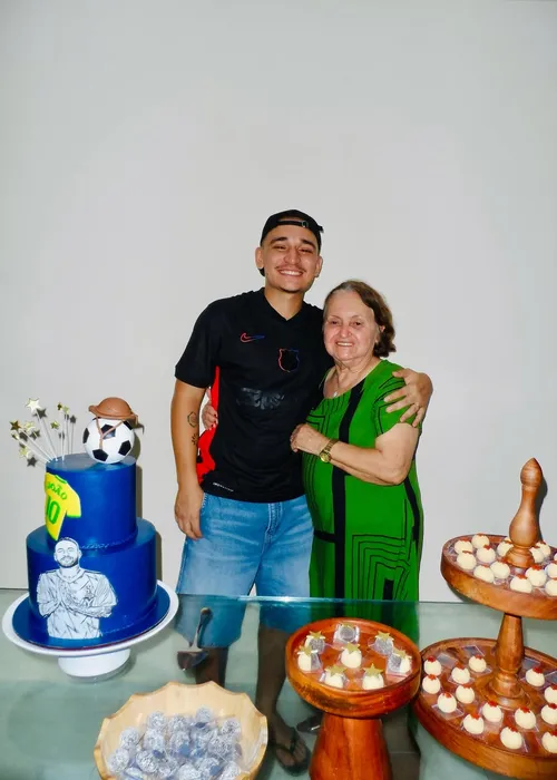 
					João Gomes abre álbum de fotos em aniversário: 'Jovem mais idoso'
				
				