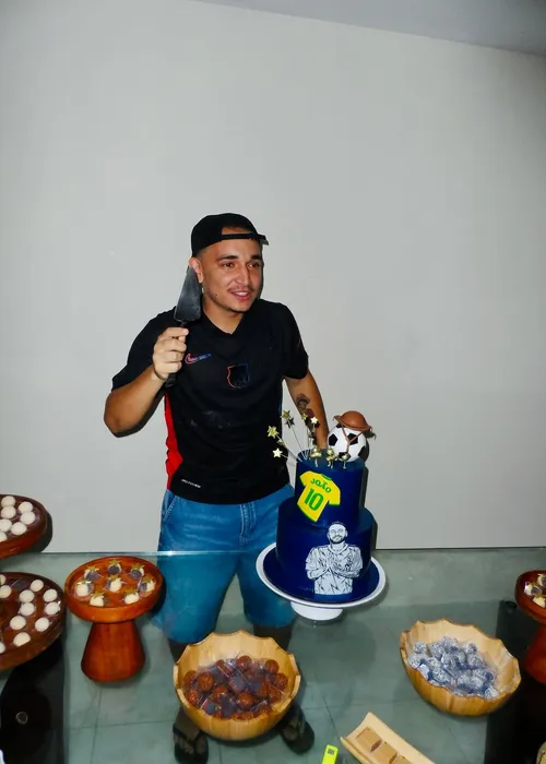 
					João Gomes abre álbum de fotos em aniversário: 'Jovem mais idoso'
				
				