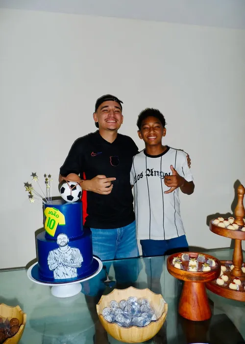 
					João Gomes abre álbum de fotos em aniversário: 'Jovem mais idoso'
				
				