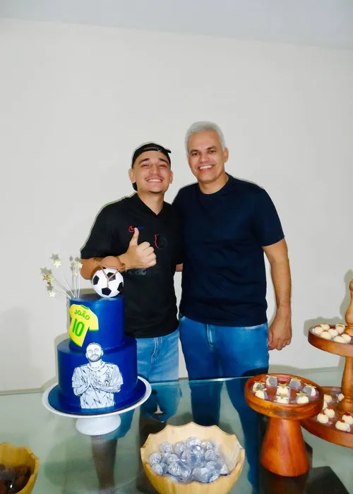 
					João Gomes abre álbum de fotos em aniversário: 'Jovem mais idoso'
				
				