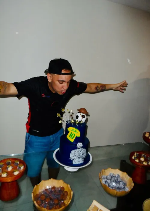 
					João Gomes abre álbum de fotos em aniversário: 'Jovem mais idoso'
				
				