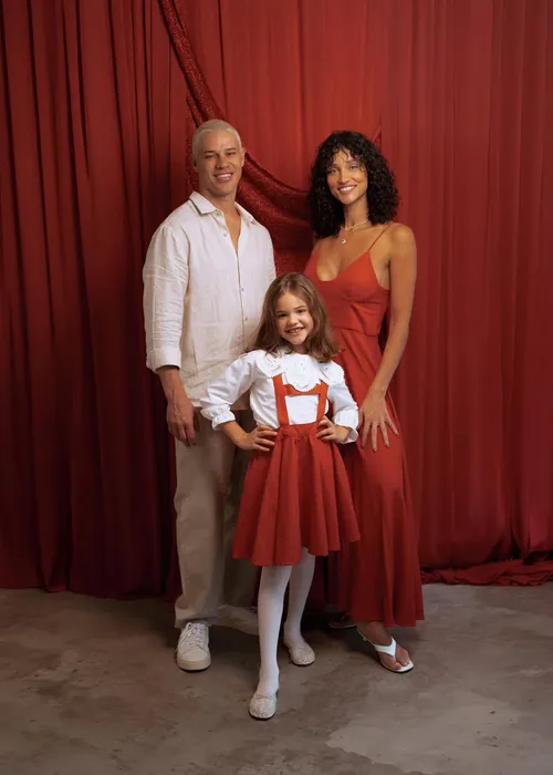 
					José Loreto e Débora Nascimento surgem juntos e surpreendem com ensaio
				
				