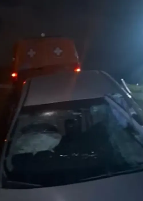
				
					Jovem de 18 anos morre e 2 pessoas ficam feridas após batida na Bahia
				
				