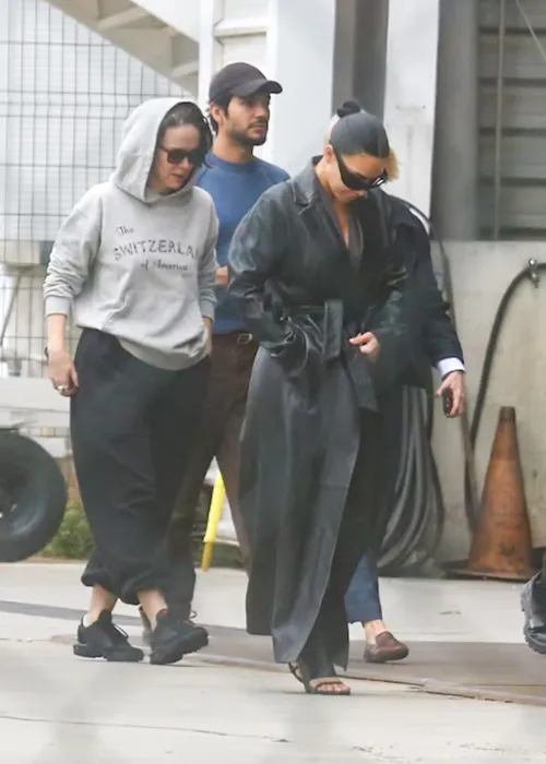 
					Kim Kardashian desembarca no Rio de Janeiro com look discreto; FOTOS
				
				