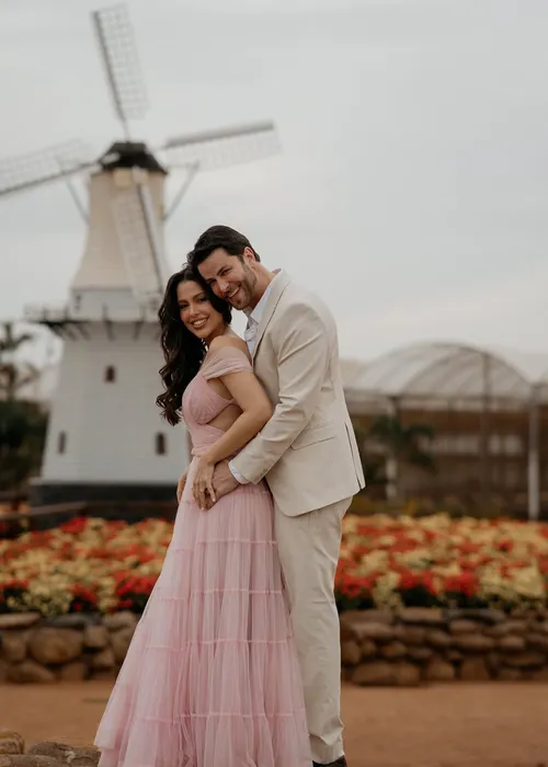 
					Laís Caldas e Gustavo casam sem ex-BBBs padrinhos em festa luxuosa
				
				