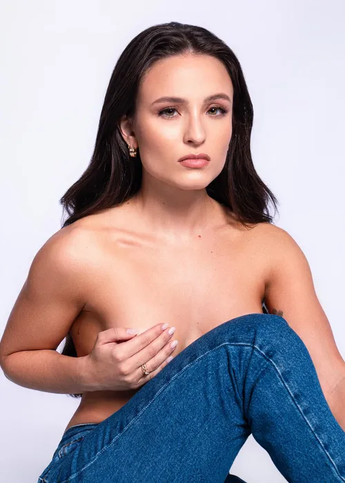 
					Larissa Manoela se manifesta sobre processo contra os pais: 'Grave'
				
				