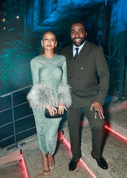 
					Lázaro Ramos e Taís Araújo entregam momento íntimo: 'No meio da rua'
				
				