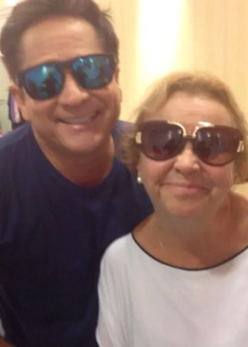 
					Leonardo lamenta morte da assessora Ede Cury em desabafo emocionante
				
				