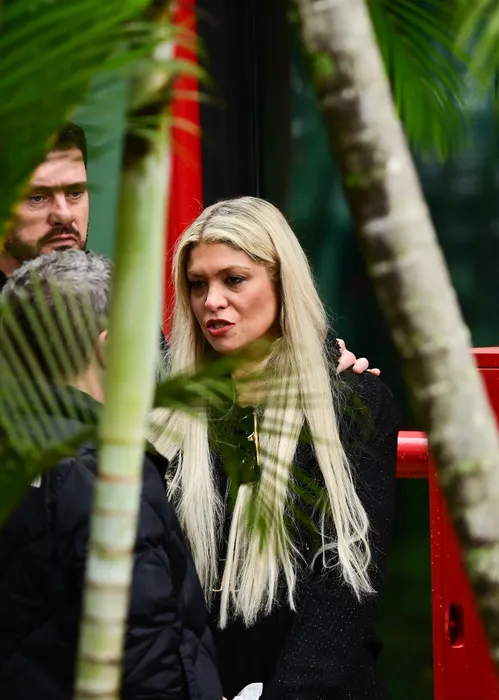 
					Lí Marttins, ex-Rouges e famosos se despedem de JP Mantovani
				
				