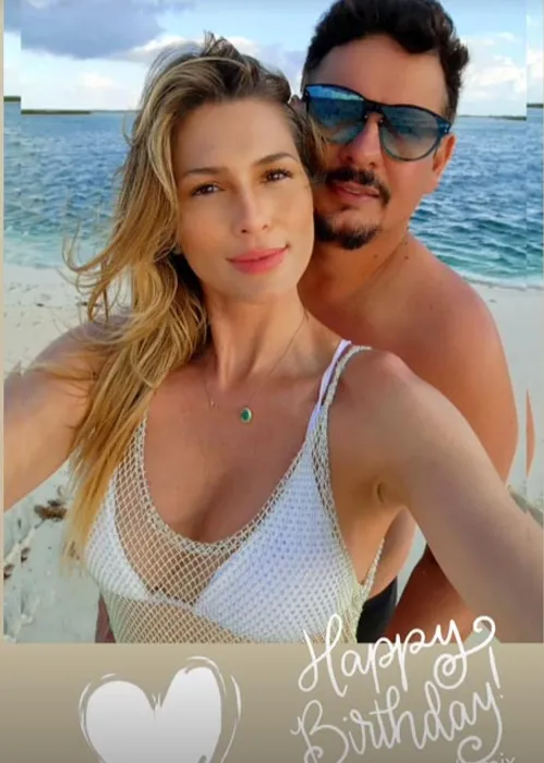 
					Lívia Andrade é flagrada com milionário após suposto término
				
				