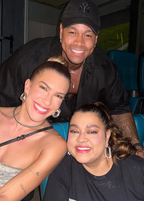 
					Lore Improta homenageia Preta Gil ao lado de Leo e Liz: 'Exemplo'
				
				