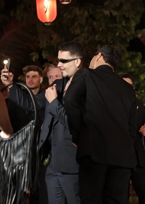 
					Lucas Guimarães surge em foto com Carlinhos Maia e celebra casamento
				
				