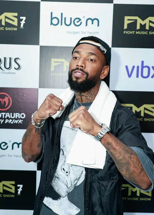 
					Luta de Davi Brito e Sacha Bali conta com presença de famosos; FOTOS
				
				