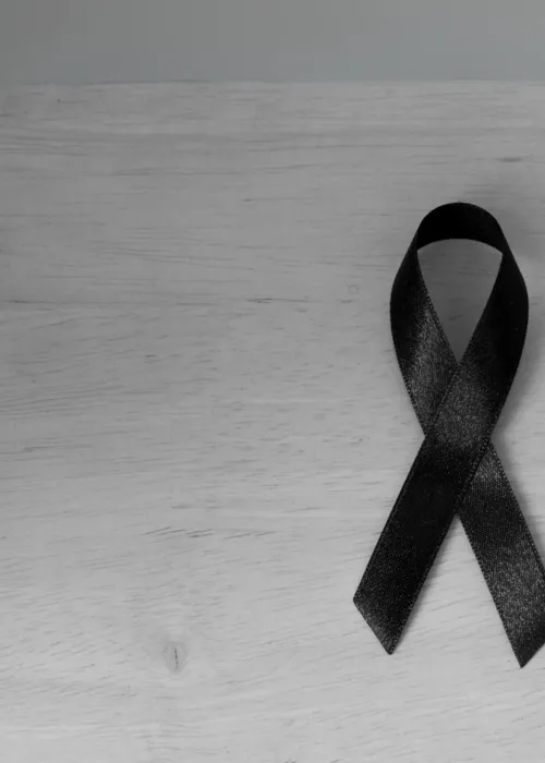 
					Luto no trabalho: como lidar com a perda de um colega
				
				