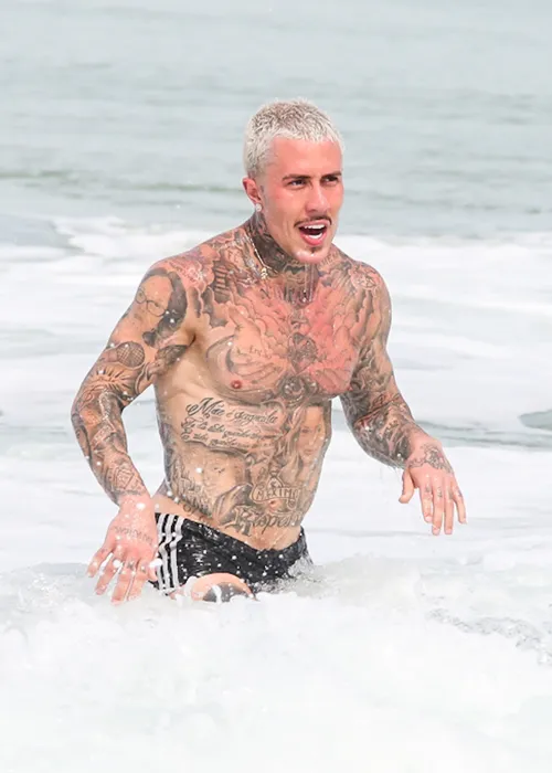 
					MC Daniel surge com Jade Picon em praia do Rio após término; FOTOS
				
				