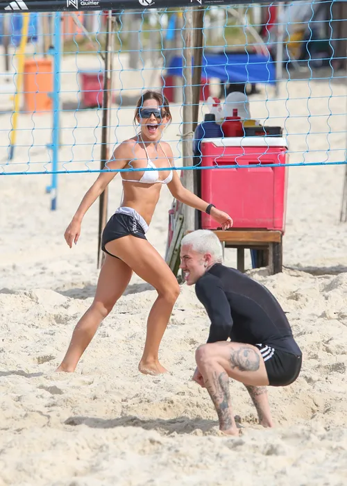 
					MC Daniel surge com Jade Picon em praia do Rio após término; FOTOS
				
				