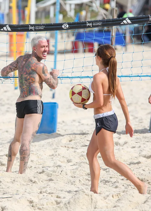
					MC Daniel surge com Jade Picon em praia do Rio após término; FOTOS
				
				