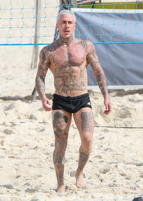 
					MC Daniel surge com Jade Picon em praia do Rio após término; FOTOS
				
				