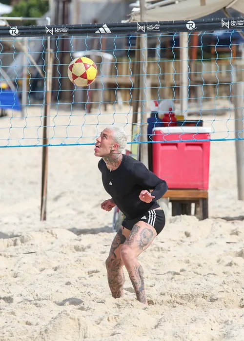 
					MC Daniel surge com Jade Picon em praia do Rio após término; FOTOS
				
				