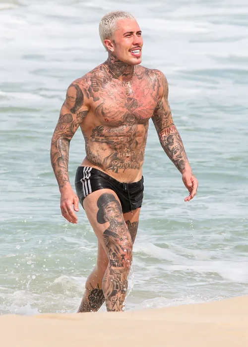 
					MC Daniel surge com Jade Picon em praia do Rio após término; FOTOS
				
				
