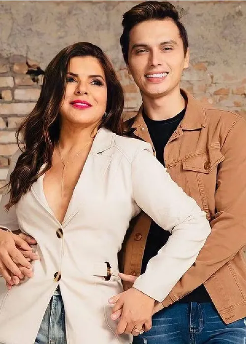 
					Mara Maravilha reata casamento com ator 21 anos mais novo
				
				