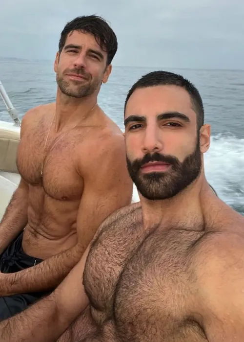 
					Marcos Pitombo assume novo namoro com executivo; saiba quem é
				
				